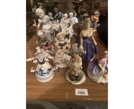 AN ASSORTMENT OF CERAMIC ORNAMENTS TO INCLUDE VICTORIAN FIGURES ETC 