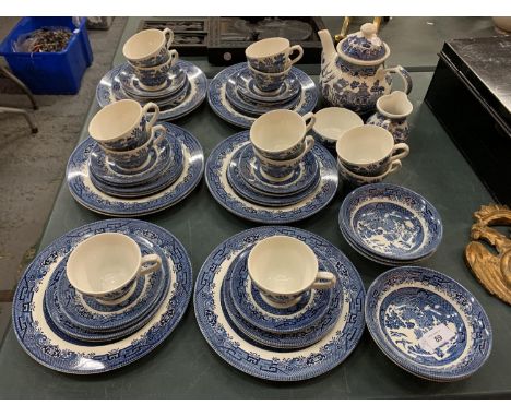 A COLLECTION OF BLUE AND WHITE CHURCHILL CERAMIC DINNER SERVICE 