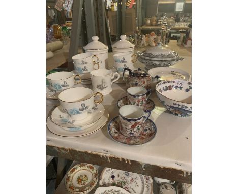 VARIOUS ITEMS OF CERAMIC WARE TO INCLUDE TRIOS, A TUREEN AND SUGAR CADDY ETC 