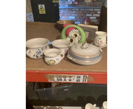 AN ASSORTMENT OF CERAMIC WARE TO INCLUDE A LOSOL WARE TUREEN ETC 