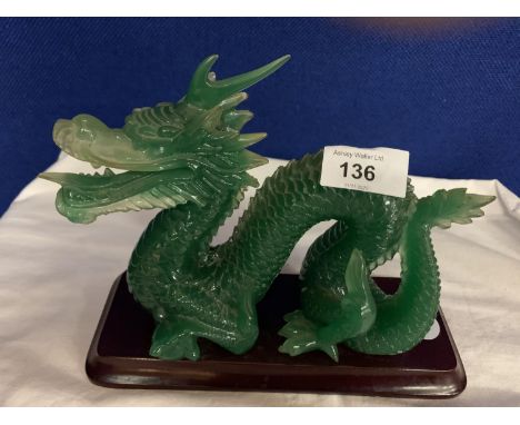 A JADE GLASS ORIENTAL DRAGON ORNAMENT 
