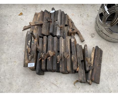 TWENTY VINTAGE WOOD PLANES ETC 