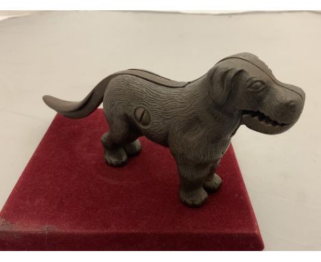 AN ANTIQUE CAST DOG STYLE NUT CRACKER 