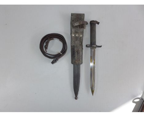 A SWEDISH 1896 PATTERN BAYONET AND SCABBARD, 21CM BLADE AND A LEATHER BELT 