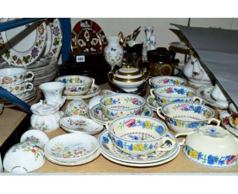 A QUANTITY OF CERAMIC ITEMS, to include Aynsley, Denby, Abbeydale 'Chrysanthemum' plate, Mason's Ironstone 'Regency' soup bow