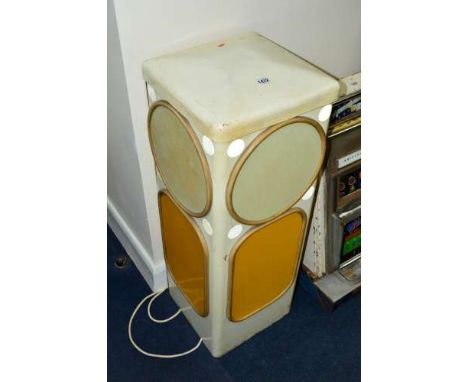 A VINTAGE TRU SIGNS, TRAFFIC SIGNALING LIGHT/ BOLLARD
