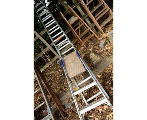 AN ALUMINIUM EXTENSION LADDER, (3.5m closed) and a set of steps