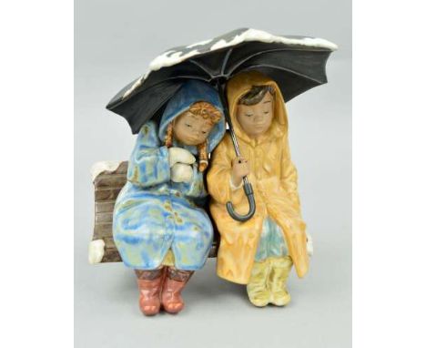 A LLADRO GRES FIGURE GROUP, 'Snowy Sunday' No 2228, depicting young boy and girl huddled under an umbrella sat on a bench in 