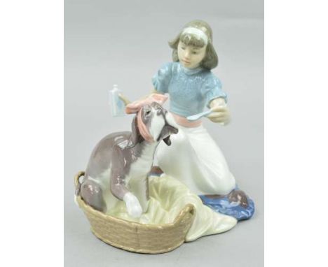 A LLADRO FIGURE GROUP, 'Take Your Medicine' No 5921, depicting girl feeding dog his medicine, modelled by Regino Torrijos, ap
