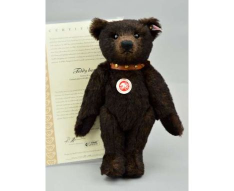 A BOXED LIMITED EDITION STEIFF TEDDY BEAR, 01670/2006, No 038266, brown alpaca, wearing brandy coloured collar with nine gold