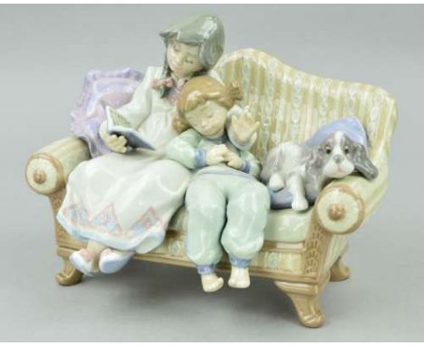 A LLADRO FIGURE GROUP 'Big Sister' No 5735, depicting older child reading to younger sibling on a settee, modelled by Francis