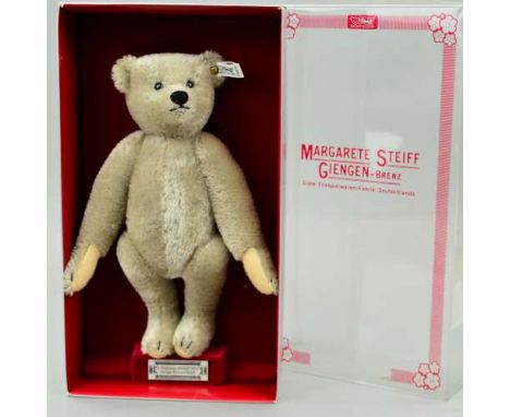 A BOXED STEIFF TEDDY BEAR, 1983 REPLICA OF 1902 RICHARD STEIFF, No 0152/32, short grey mohair, with white and black tag in ea