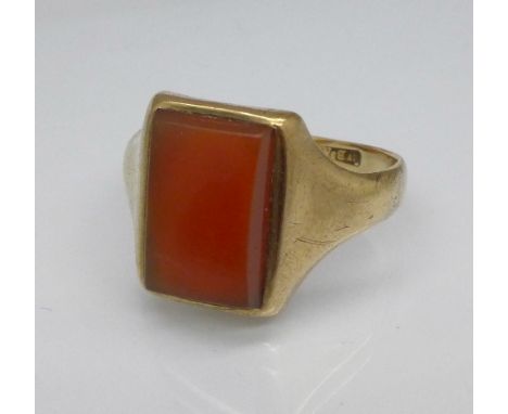 A 9ct gold and cornelian ring, 5.2g, R