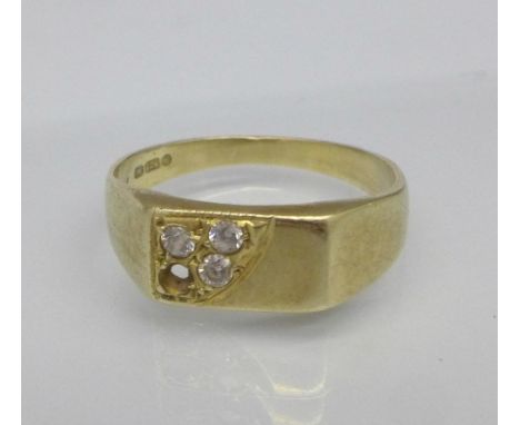 A small 9ct gold ring, lacking one stone, 1.7g, H