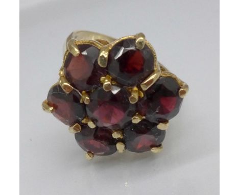 A 9ct gold and garnet cluster ring, 3.5g, L