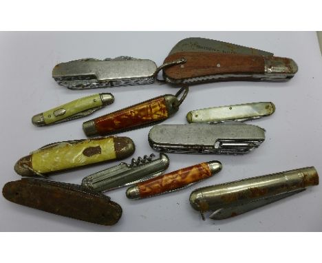 Assorted pocket and pen knives
