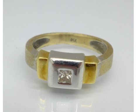 An 18ct gold, princess cut diamond ring, marked 750, 4.8g, J