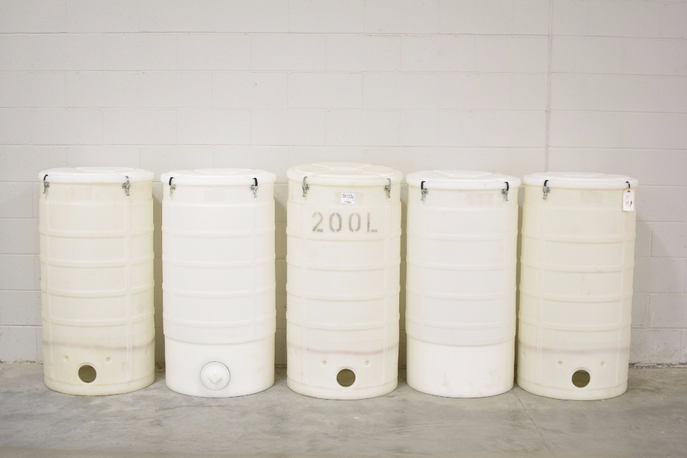 Lot of (5) Heavy Duty Plastic Bottom Drain Drum (5) 200L Heavy Duty
