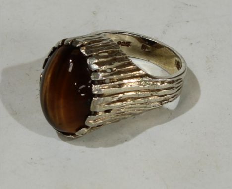 Jewellery - a gentleman's silver signet ring with tiger's eye polished stone cabochon,  London 1969 