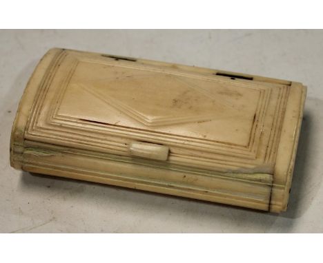 A marine ivory rounded rectangular snuff box, hinged cover with  a diamond 