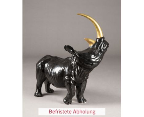 PORZELLAN-NASHORN Italien, Villari, Anfang 21. Jh. Porzellan, mit schwarzer und goldfarbener Lasur. H. 57 cm, B. 50 cm, T. 25