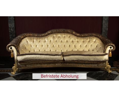 GROßES 'VERSACE'-SOFA IM BAROCK-STIL wohl Italien, Atelier Versace, Anfang 21. Jh. Holz, part. vergoldet, Polsterung mit vers