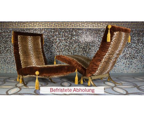 PAAR LIEGEN IM LEOPARDENPRINT wohl Italien, wohl Atelier Versace, Anfang 21. Jh. Metall, goldfarben gefasst, Polsterung mit S