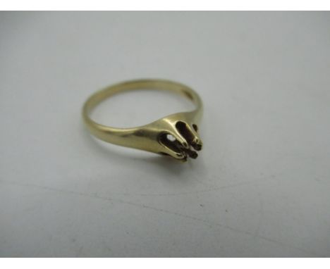 Stamped 14ct gold ring lacking stone Size O 1/2, 2g 