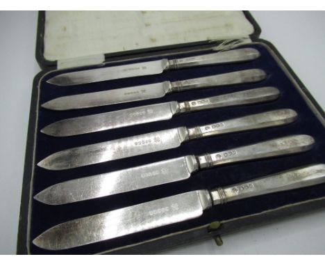 Set of six fruit knives, with hallmarked silver handles, William Hutton &amp; Sons Ltd, Sheffield 1921, cased 