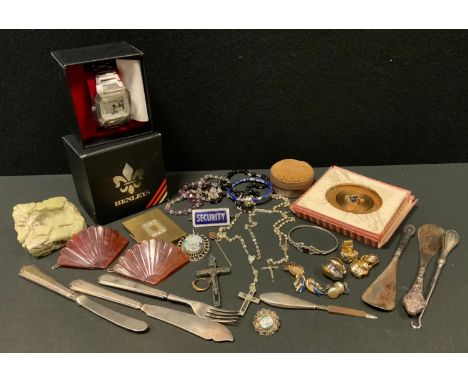 A Henley's gentleman's wrist watch; Art Deco style compact; earrings; hair slides; silver hafted button hook; shoe horn, etc 