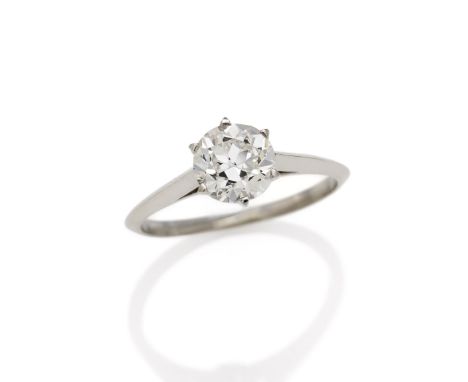 SOLITAIRE-RING. Material: 950/- Platin, Punze. Gesamtgewicht: ca. 2,5 g. EU-RM: 54. Diamanten: 1 Brillant 1,26 ct. E/VVS2. Be