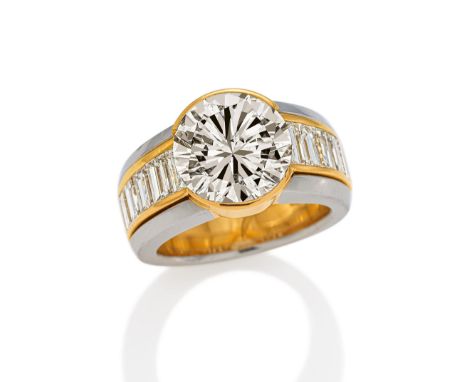 HORNEMANNDiamant-Ring. Herkunft: Deutschland, Düsseldorf. Material: 750/- Gelbgold, Platin, Punze. Gesamtgewicht: ca. 21,0 g.
