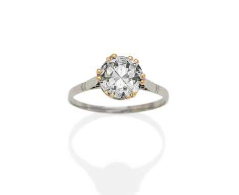 SOLITAIRE-RING. Material: Platin, Krappen nachträglich aus 585/- Gelbgold, getestet. Gesamtgewicht: ca. 3,0 g. EU-RM: 58. Dia