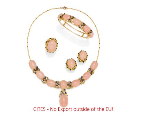KORALL-SET: COLLIER, RING, ARMREIF UND OHRSTECKCLIPS. Material: Ring und Armreif: 585/- Gelbgold, Punze, Ohrsteckclips: 333/-