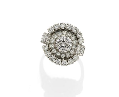 DIAMANT-RING. Material: 750/- Weißgold, Punze. Gesamtgewicht: ca. 6,5 g. EU-RM: 59. Diamanten: 1 Brillant ca. 1,1 ct. J/VS2, 