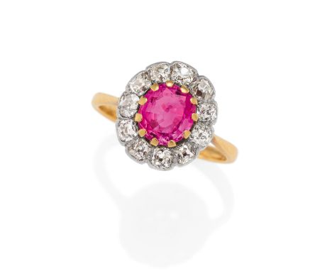 SAPHIR-DIAMANT-RING. Datierung: Um 1910. Material: 750/- Gelbgold, getestet, Diamanten wohl platingefasst. Gesamtgewicht: ca.