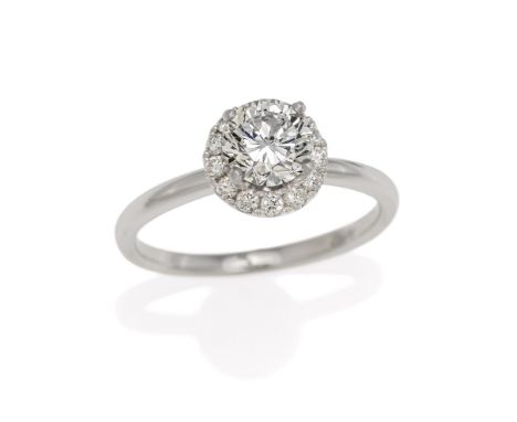 SOLITAIRE-RING. Herkunft: Italien. Material: 750/- Weißgold, Punze. Gesamtgewicht: ca. 3,0 g. EU-RM: 53,5. Diamanten: 1 Brill