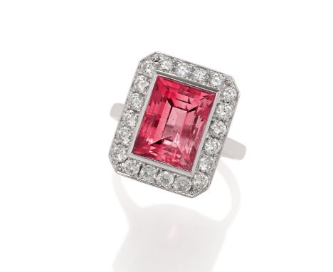 TURMALIN-DIAMANT-RING. Herkunft: Deutschland. Datierung: Um 1990/2000. Material: 750/- Weißgold, getestet. Gesamtgewicht: ca.