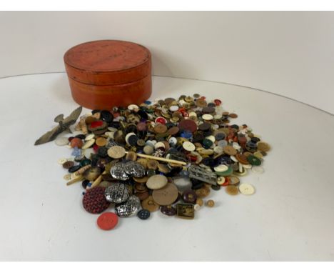Box and Contents - Vintage Buttons etc 