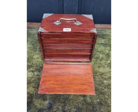 A bone and bamboo mahjong set, in stained wood box. 