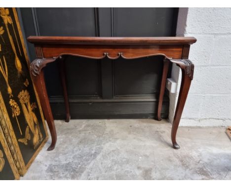 A late 19th/early 20th century mahogany card table,&nbsp;with double gateleg action, 91.5cm wide. 