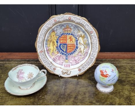 A small collection of royal commemorative porcelain, comprising: a Paragon George VI coronation plate, 23.5cm diameter; an un