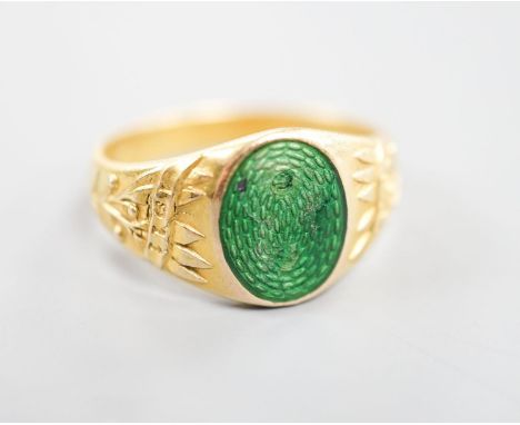 An early 20th century Austro-Hungarian (Vienna) 580/1000 yellow metal and green enamel signet ring, depicting the bust of a g