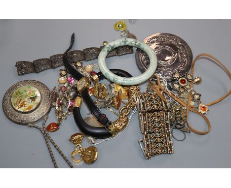 A mixed group of assorted jewellery etc. including costume, a silver mounted compact mirror, 925 bracelet.