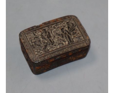 A Cantonese carved tortoiseshell snuff box
