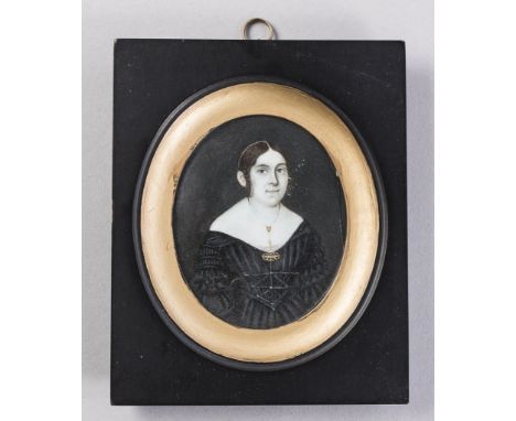   Halbfigürliches Damenportrait   im schulterfreien schwarzen Taftkleid. Auf Elfenbein. 2. H. 19. Jh. Oval, 9 x 7,5 cm. R    
