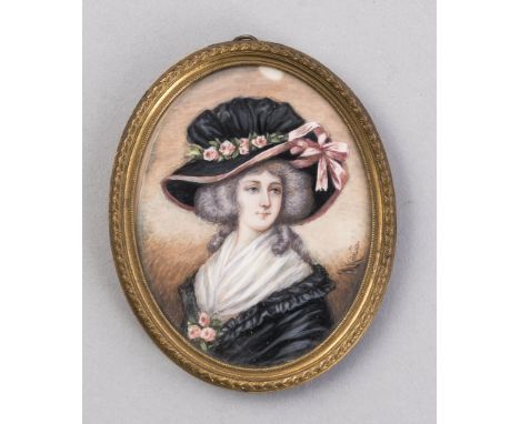  Damenportrait.   Großer, mit Rosen geschmückter Hut. Auf Elfenbein. Undeutlich sign. Ende 19. Jh. Oval, 9,7 x 7,7 cm. R    