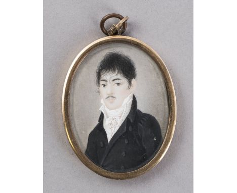   Herrenportrait   mit Oberlippenbart. Dunkle Jacke und weißes Plastron. Auf Elfenbein. Um 1800. Oval, 5,5 x 4,2 cm. R       