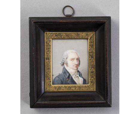   Herrenportrait   mit blauer Jacke und weißem Plastron. Auf Elfenbein. Ende 18. Jh. 5 x 4 cm. R          