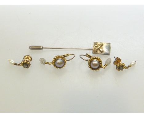 Silver stock pin, hallmarked, in a case and two pairs of silver gilt and cultured pearl earrings